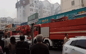 突發(fā)！青島一居民樓發(fā)生爆燃！已造1人死亡，7人受傷！3公里外有震感…