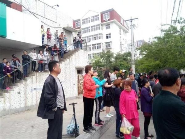 突發(fā)！青島一居民樓發(fā)生爆燃！已造1人死亡，7人受傷！3公里外有震感…